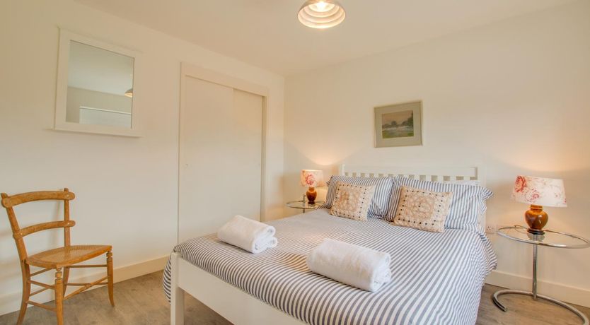 Photo of 6 Bed in Salthouse