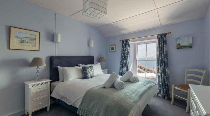 Photo of 5 Bed in Mousehole