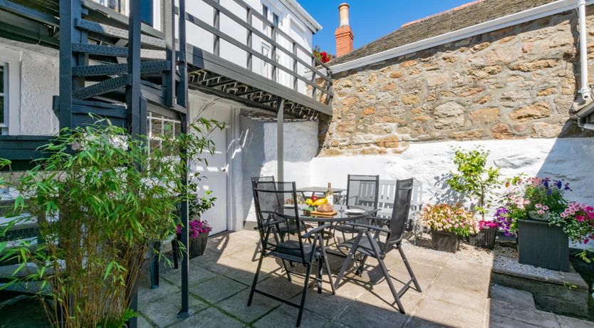 Photo of 5 Bed in Mousehole