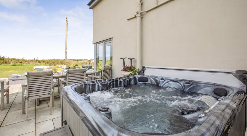 Photo of 4 Bed in Cemaes Bay
