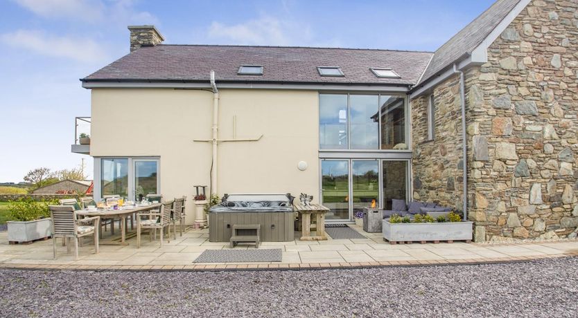 Photo of 4 Bed in Cemaes Bay