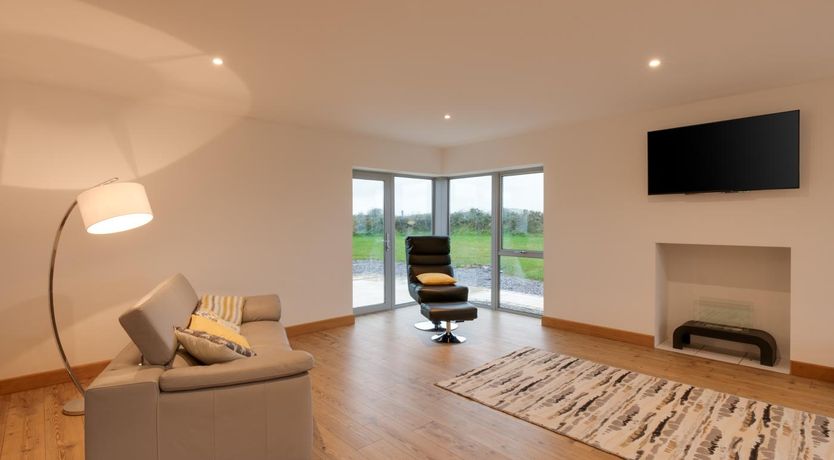 Photo of 4 Bed in Cemaes Bay