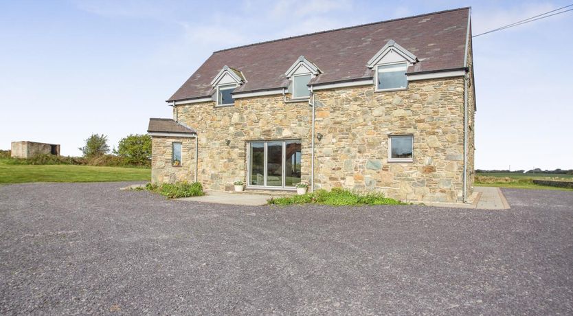 Photo of 4 Bed in Cemaes Bay