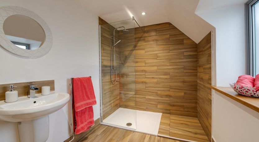 Photo of 4 Bed in Cemaes Bay