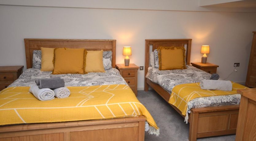 Photo of 2 Bed in Dartmouth
