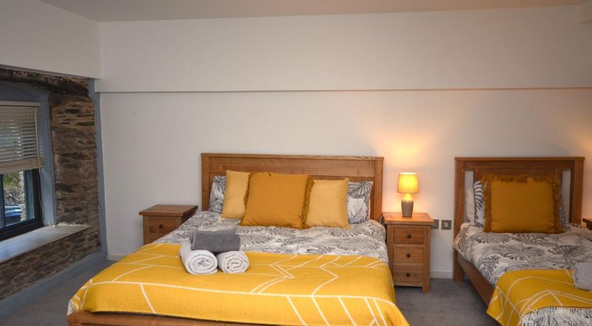 Photo of 2 Bed in Dartmouth