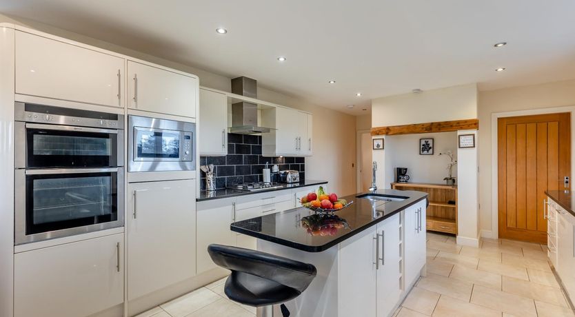 Photo of 7 Bed in Caerwys