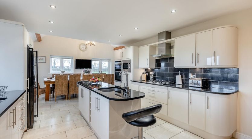 Photo of 7 Bed in Caerwys