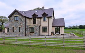 Photo of 7 Bed in Caerwys