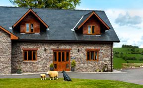 Photo of 4 Bed in Brecon