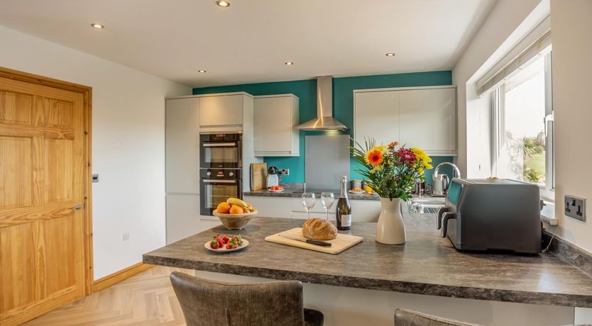 Photo of 3 Bed in Tudweiliog