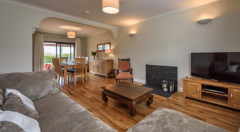 Photo of 3 Bed in Tudweiliog