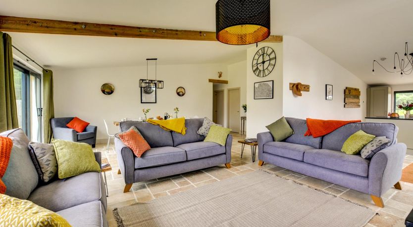 Photo of 5 Bed in Briston