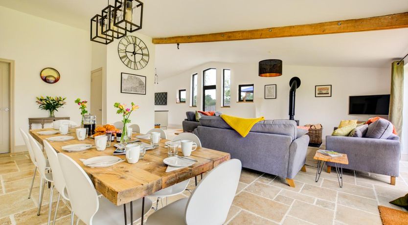 Photo of 5 Bed in Briston