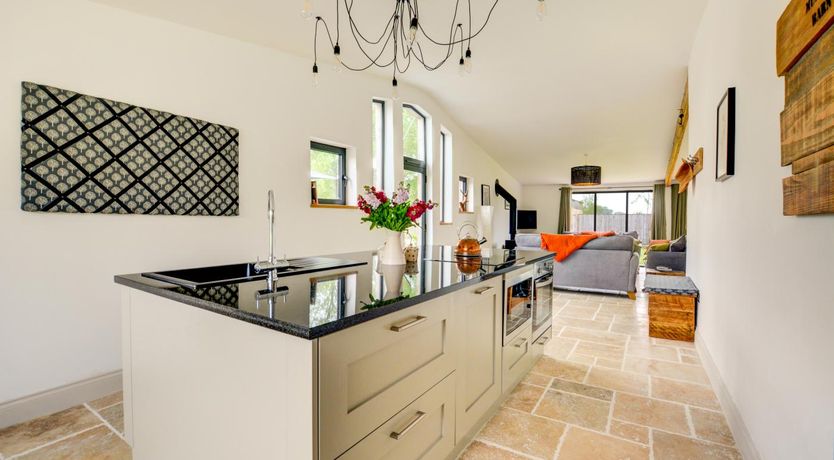 Photo of 5 Bed in Briston