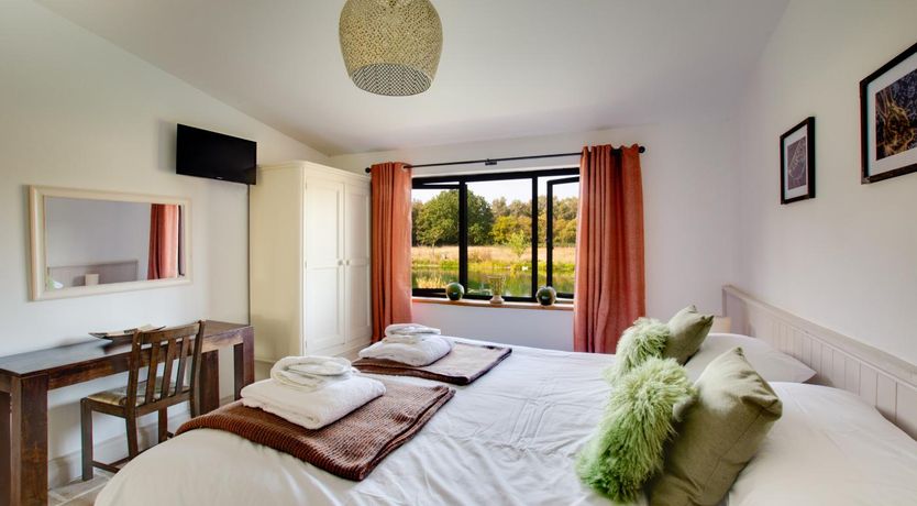 Photo of 5 Bed in Briston