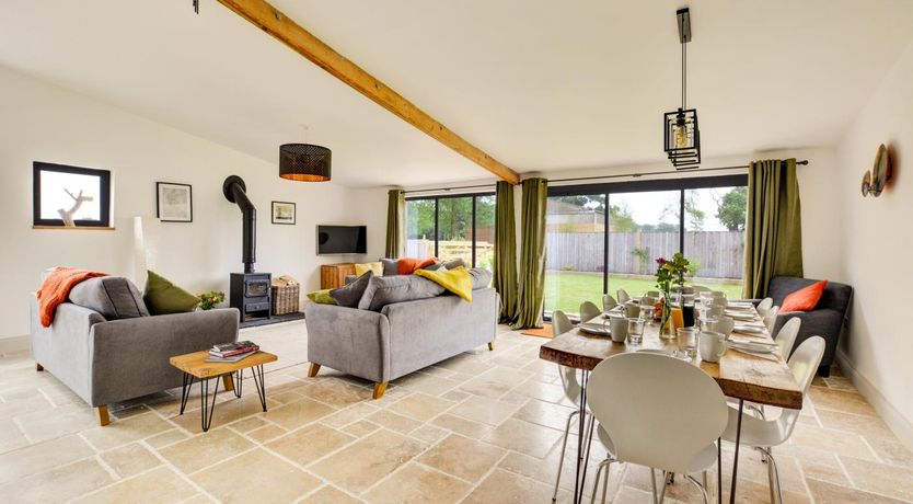 Photo of 5 Bed in Briston
