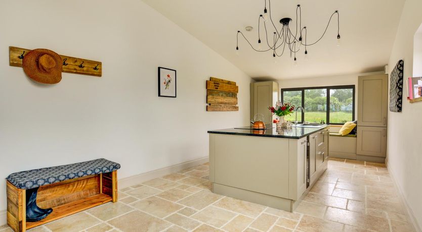 Photo of 5 Bed in Briston