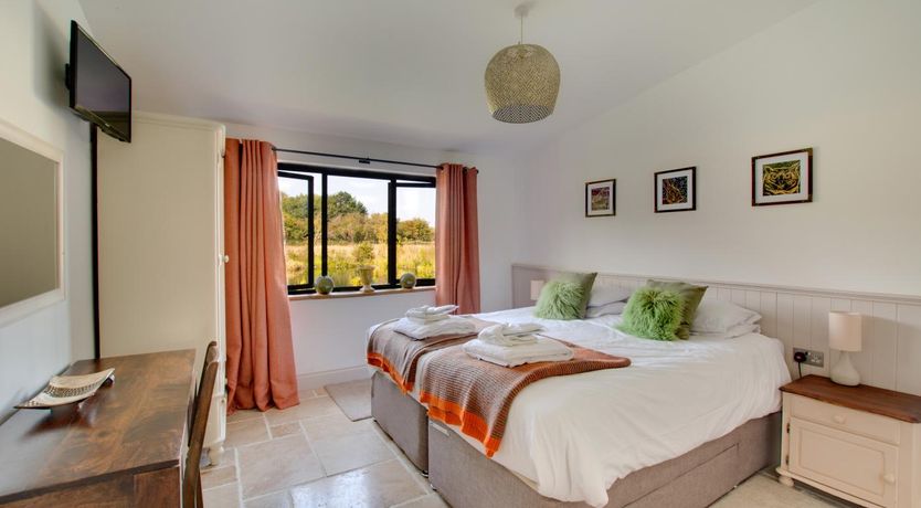Photo of 5 Bed in Briston