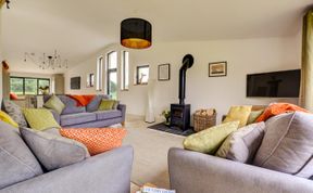 Photo of 5 Bed in Briston