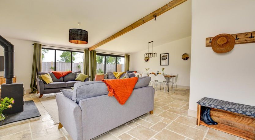 Photo of 5 Bed in Briston