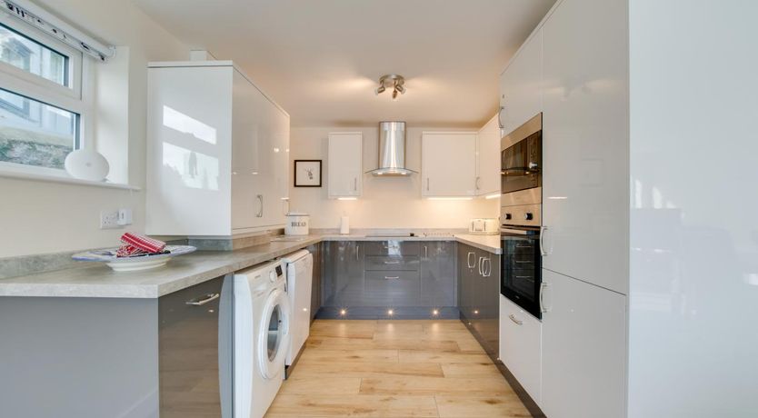 Photo of 2 Bed in Dartmouth