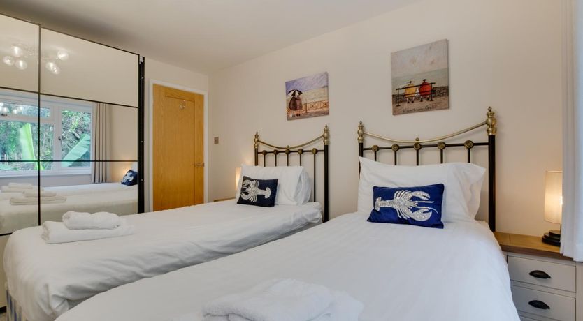 Photo of 2 Bed in Dartmouth