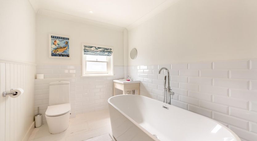 Photo of 5 Bed in St. Leonards-on-Sea