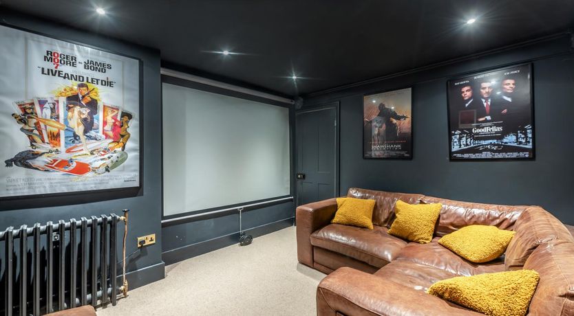 Photo of 5 Bed in St. Leonards-on-Sea
