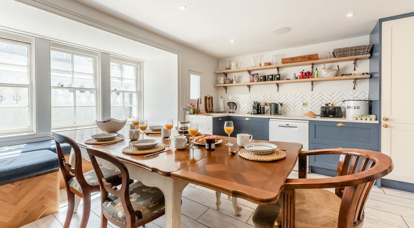 Photo of 5 Bed in St. Leonards-on-Sea