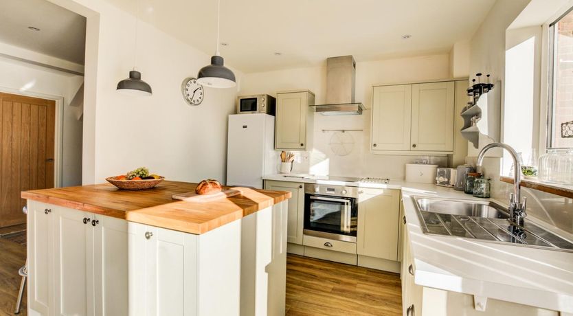Photo of 4 Bed in Salthouse