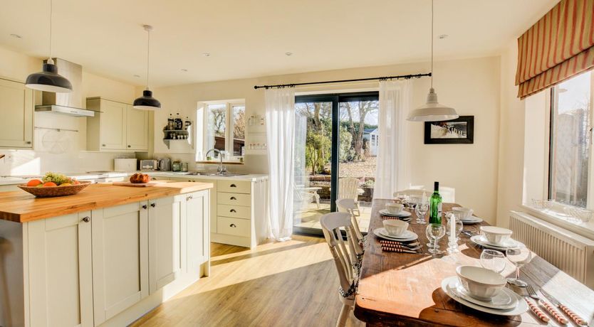 Photo of 4 Bed in Salthouse