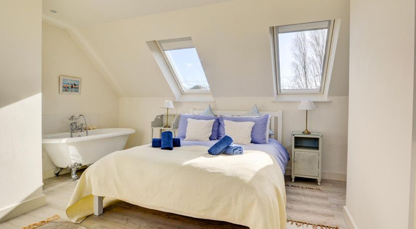 Photo of 4 Bed in Salthouse