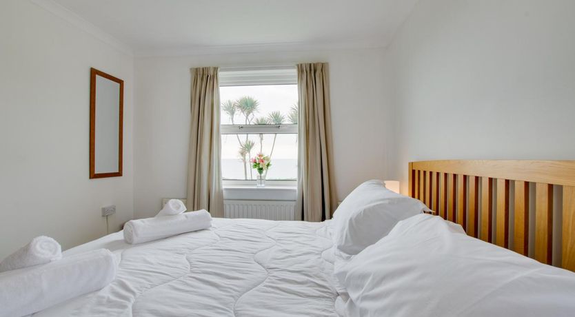 Photo of 3 Bed in Perranuthnoe