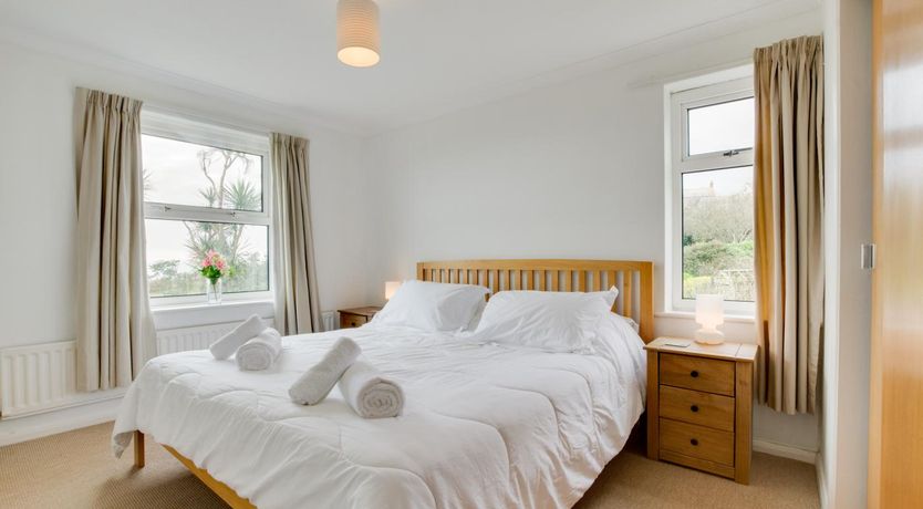 Photo of 3 Bed in Perranuthnoe