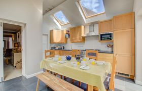 Photo of 3-bed-in-salthouse-1