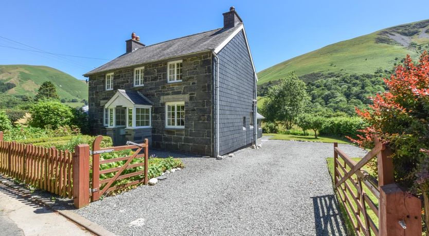 Photo of 3 Bed in Dinas Mawddwy