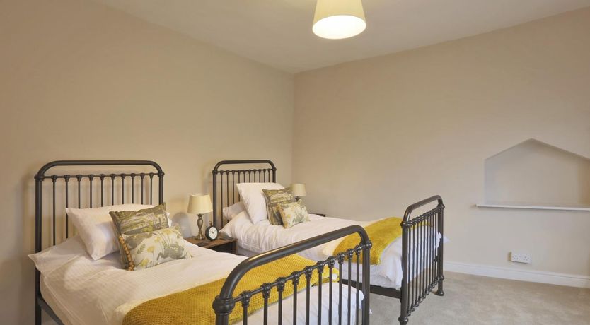 Photo of 2 Bed in Eye