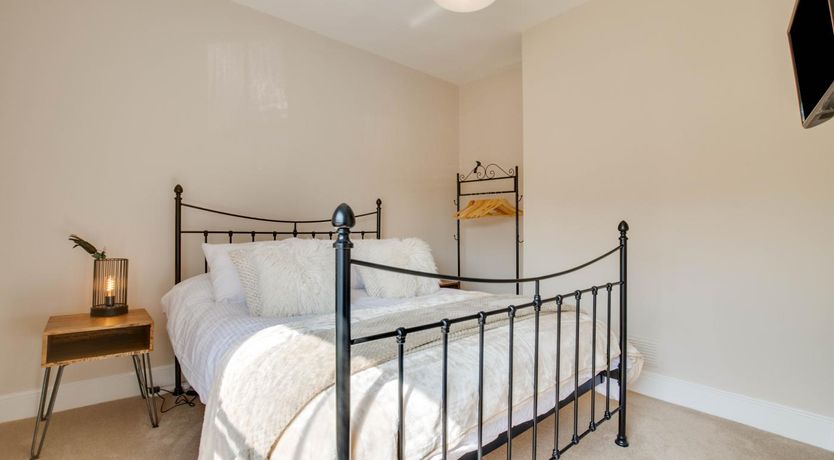 Photo of 2 Bed in Eye