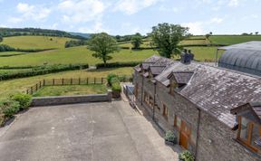 Photo of 3 Bed in Lampeter