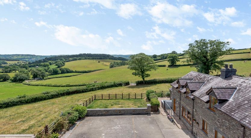Photo of 3 Bed in Lampeter