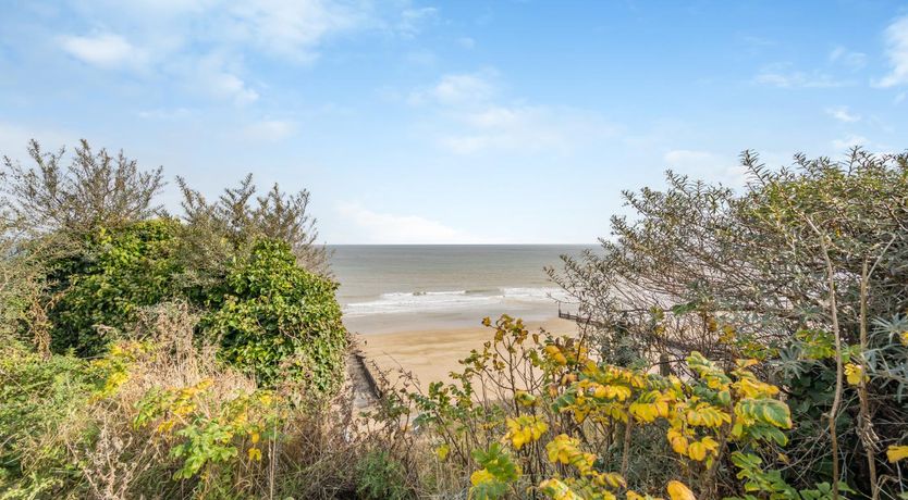 Photo of 5 Bed in Overstrand