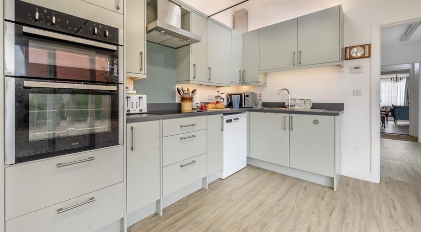 Photo of 5 Bed in Overstrand