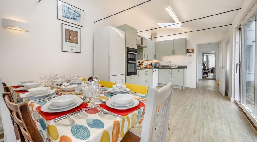 Photo of 5 Bed in Overstrand