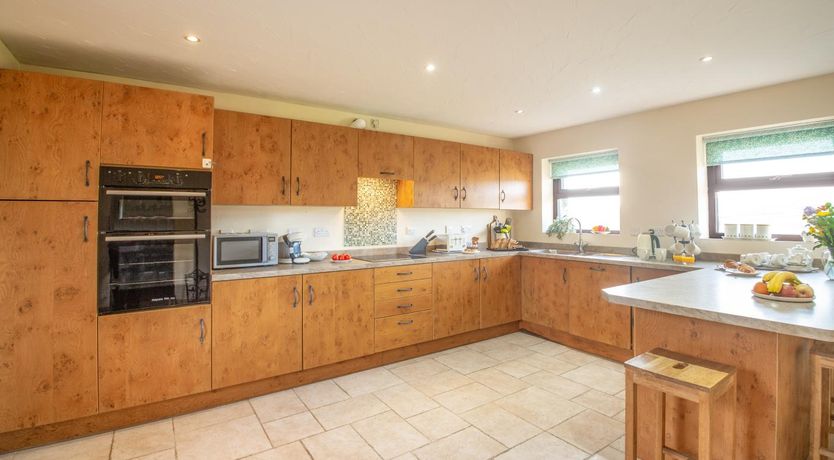 Photo of 4 Bed in Morfa Bychan