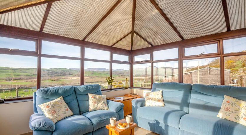 Photo of 4 Bed in Morfa Bychan