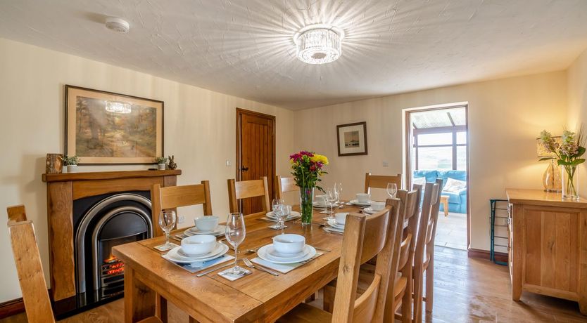 Photo of 4 Bed in Morfa Bychan