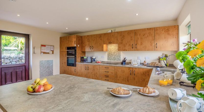 Photo of 4 Bed in Morfa Bychan