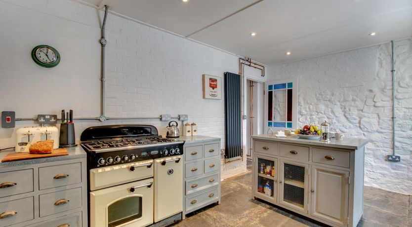 Photo of 4 Bed in St Ives