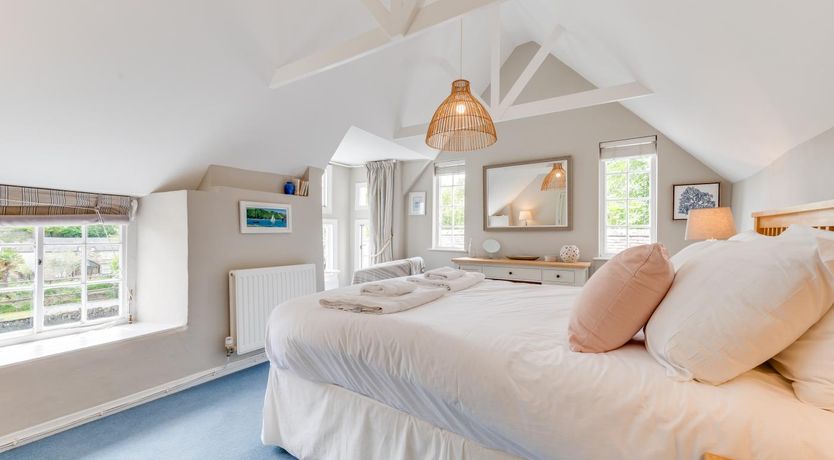 Photo of 3 Bed in Helford